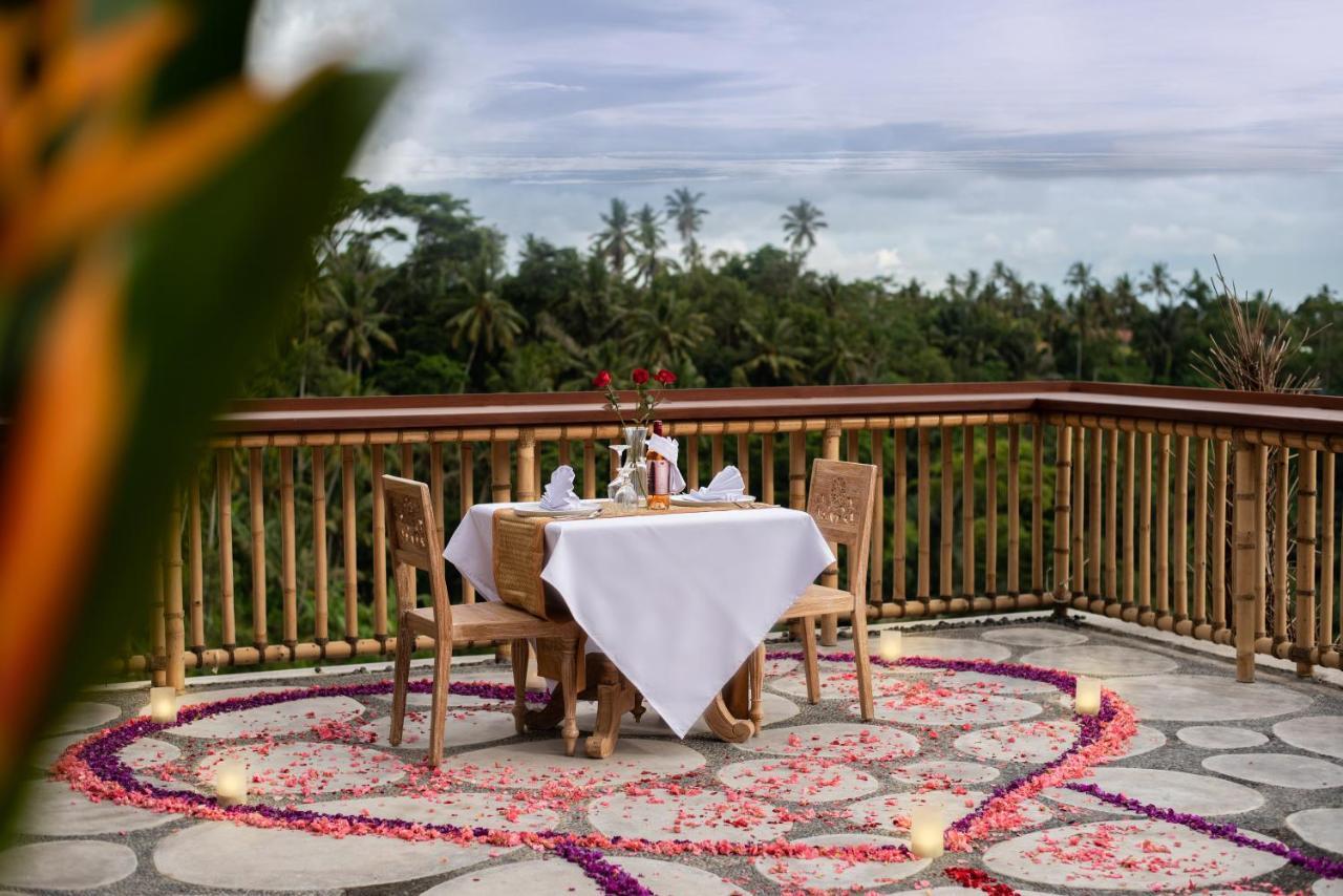 Kastara Resort Ubud Exterior foto Romantic dinner at a resort in Bali, Indonesia