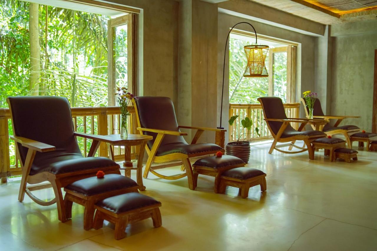 Kastara Resort Ubud Exterior foto The interior of a foot reflexology centre in Vietnam