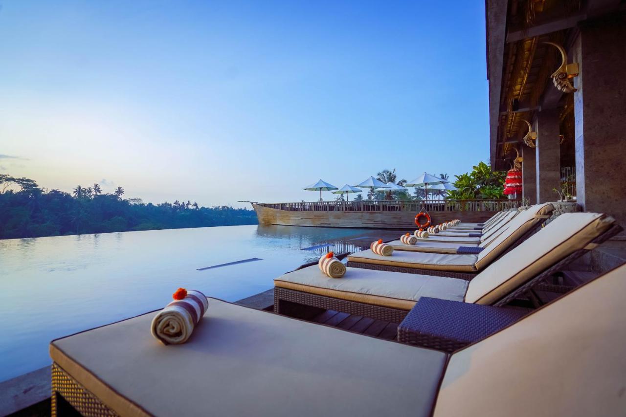 Kastara Resort Ubud Exterior foto The pool at the hotel