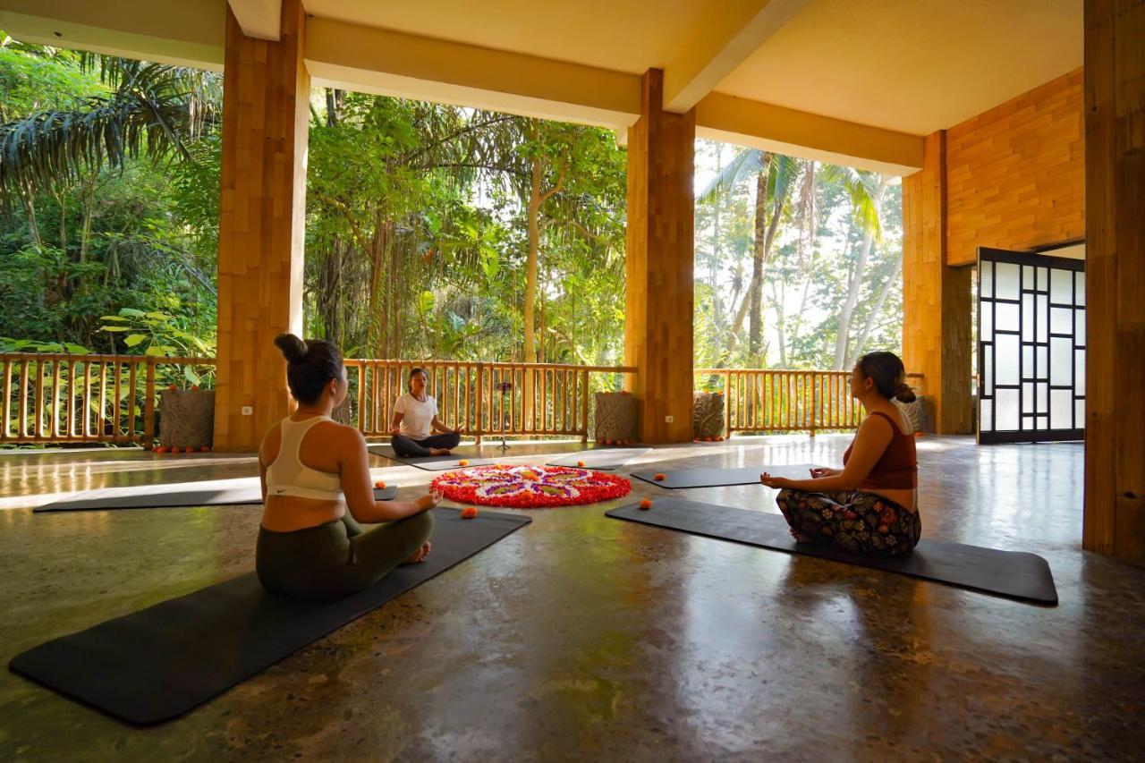 Kastara Resort Ubud Exterior foto Meditation at the Dhammakaya Cetiya